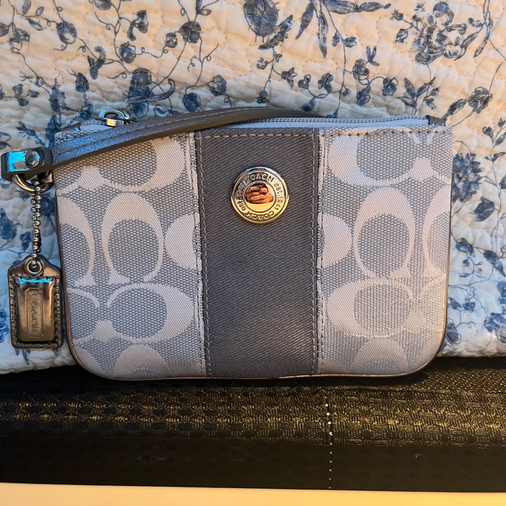 Signature Cloth Coach Wrist Wallet Silver/Graphite